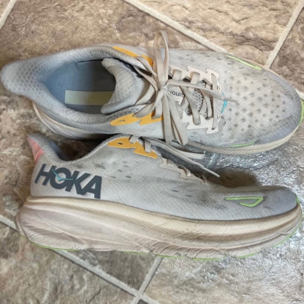 HOKA Clifton 9 Women’s Size 9.5
